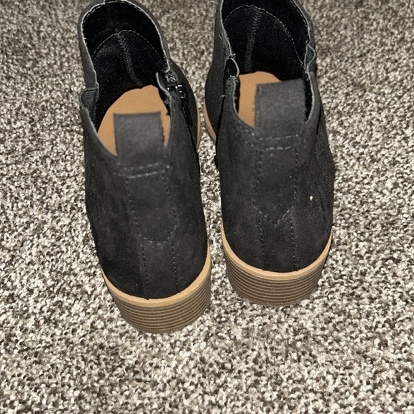 Selling my black ankle boots there a size 6 very good condition - Picture 3 of 3